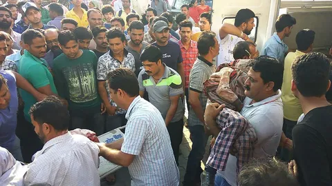 สลด รถโรงเรียนอินเดียเสียหลักตกเขา เด็กตาย 27 ศพ