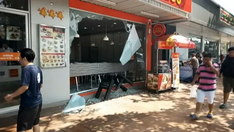 คลิปอดีตนายทหาร ขับเกียร์ออโต้ พุ่งชนร้านเชสเตอร์ในปั๊ม คนนั่งหน้าร้านเจ็บ