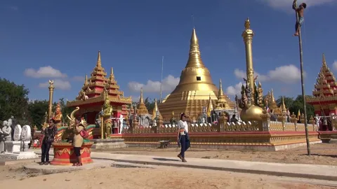 แรงงานเมียนมาจัดงานสงกรานต์ ณ มหาเจดีย์ชเวดากองจำลอง จ.สงขลา