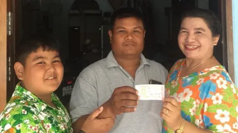 บารมีหลวงปู่ท้วม วัดเขาโบสถ์ ให้โชค หนุ่มใหญ่ถูกลอตเตอรี่ 6 ล้าน