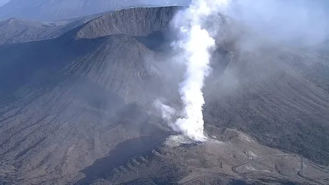 “อิโอะ” ภูเขาไฟบนเกาะคิวชู ทางใต้ญี่ปุ่น ปะทุครั้งแรกในรอบ 250 ปี