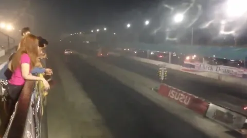 ใครเร็วกว่ากัน! เปิดคลิปรถส่งพัสดุชื่อดังซิ่งแข่งกระบะ ฝุ่นตลบสนาม (คลิป)