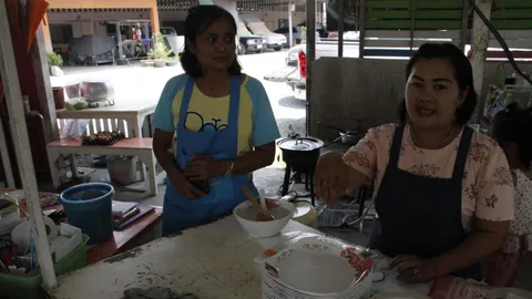 2 ผัวเมีย แต่งตัวดี! ขับรถป้ายแดง อาศัยทีเผลอ ฉกกระเป๋าเงิน หนีลอยนวล