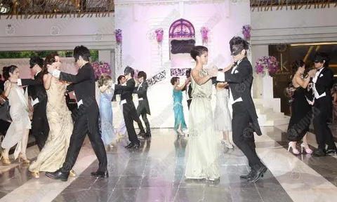 ย้อนตำนานงานเต้นรำสุดหรู "เดบูตองต์ บอลล์" เปิดตัวสาวน้อยทายาทตระกูลดังสู่สังคมชั้นสูง