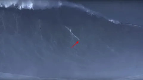 สุดยอด! หนุ่มบราซิลทุบสถิติโลก โต้คลื่นสูง 24 ม. (คลิป)