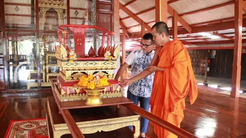 ออเจ้าแห่เช่าชุดไทย เที่ยววัดกุฎีทอง ศึกษาพระยานมาศ พระเพทราชา