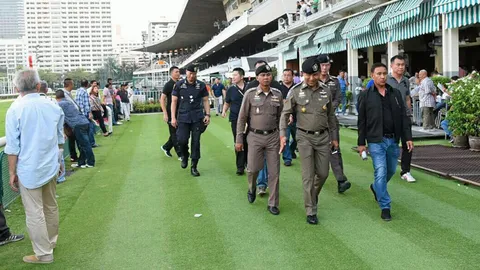 เรื่องวุ่นในสนามม้า