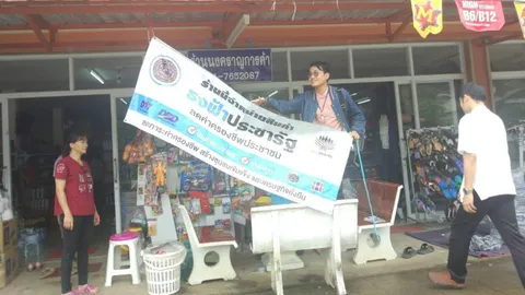 ไล่พ้นโครงการ! ร้านธงฟ้าเชียงราย ขึ้นป้ายเก็บค่ารูดบัตร 5%