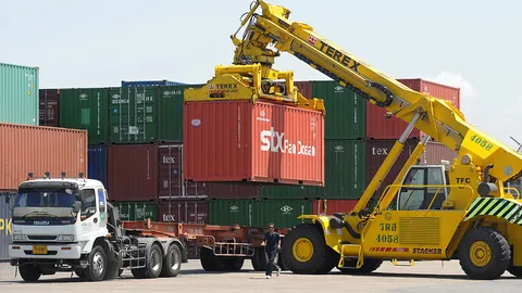 รถบรรทุก 4 แสนคัน ขึ้นค่าขนส่ง อั้นไม่ไหวขยับ 5% ทั่วประเทศ