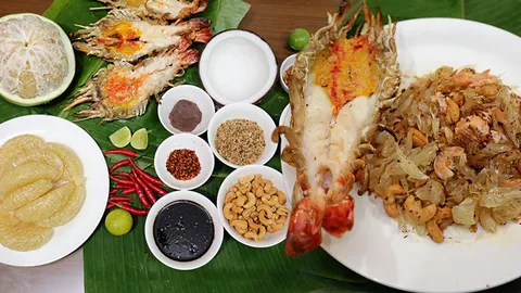 ยำส้มโอกุ้งแม่น้ำเผา