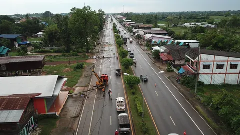 พายุกระหน่ำสกลนคร ที่โคกศรีสุพรรณเสาไฟฟ้าหักโค่นเกือบ 20 ต้น