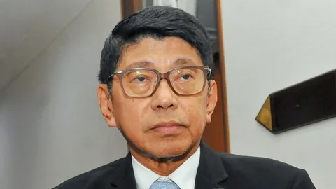 'วิษณุ' ปัดตอบถูกทาบนั่งที่ปรึกษาพรรค ยกโคลงโลกนิติแก้เกี้ยว