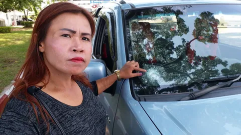 รถบรรทุกมักง่าย ทำหินร่วงใส่กระจกรถชาวบ้านแตก โร่แจ้งความเอาผิด