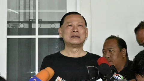 สันธนะ ให้กำลังใจ พธม.รับชดเชย สลายชุมนุม 7 ตุลาฯ 51 