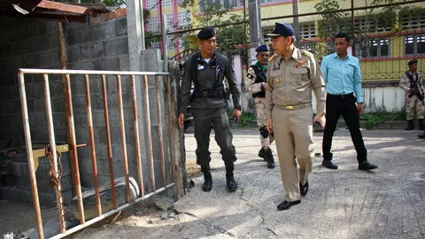 ผู้ว่าฯ ยะลา ตรวจที่เกิดเหตุบึมป่วนบันนังสตาและกาบัง