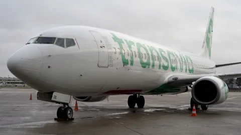 บิน ‘ทรานซาเวีย’ ลงจอดฉุกเฉิน ผู้โดยสารตัวเหม็นมากจนคนอื่นอ้วกแตก