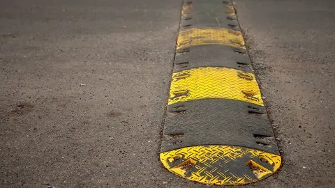 ขอลูกระนาด ทาสีทางม้าลาย ลดความเร็วรถ ลดอุบัติเหตุ หน้า ร.ร.จินดาพร 