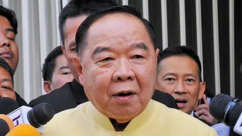 'ประวิตร' ปัดตอบปรับ ครม.เชื่อเว็บเขมรแพร่ข่าวป่วน หวังดิสเครดิต รบ.