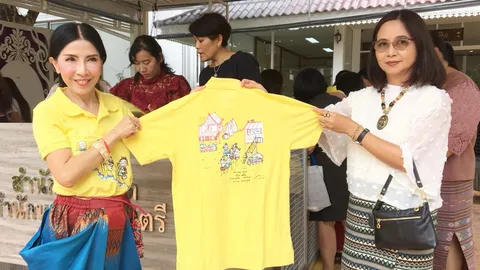 สปน.เปิดทำเนียบฯ จำหน่ายเสื้อลายฝีพระหัตถ์ ในหลวง ร.10