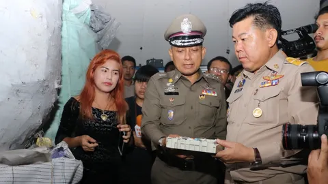 รอง ผบ.ตร. ลุยตรวจค้นโรงงานคัดแยกขยะอิเล็กทรอนิกส์ ย่านบางบ่อ