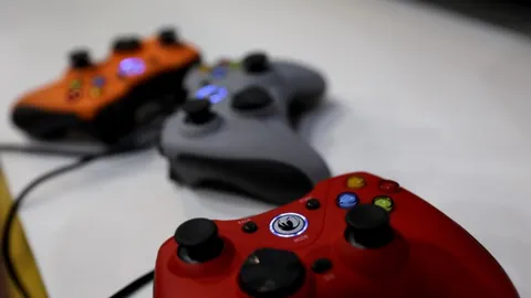 พ่อแม่พาลูกสาว 9 ขวบบำบัด ติดเกมหนัก นั่งเล่นจนฉี่ราด ไม่ลุกไปห้องน้ำ