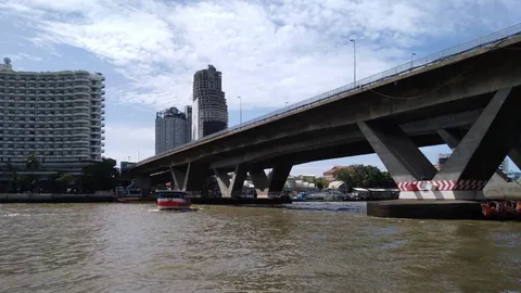 ลือสะพัด! หมอหนุ่มโดดสะพานสาทรฆ่าตัวตาย น้ำเชี่ยวยังหาร่างไม่เจอ