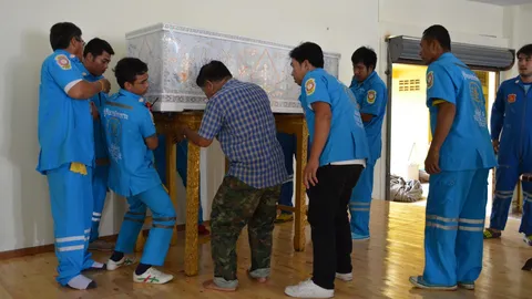 ศพน้องกิ๊ฟถึงบ้านเกิดที่ตราด ญาติพอใจตร.ทำคดีคืบ เหลือรอผลชันสูตรศพ