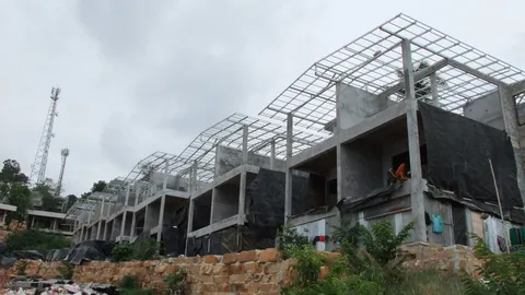 ศาลกระบี่สั่งปรับจำคุก 70 ผู้ประกอบการไร้ใบอนุญาต ที่อ่าวนาง-เกาะพีพี 