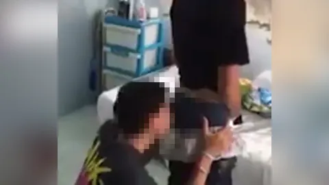 แฉอีก! ม.ดัง รับน้องพิเรนทร์ ให้แนะนำตัวสายรหัสด้วยการ ‘จูบก้น’