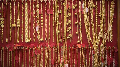 ทองไทยร่วง!! 100 รูปพรรณ ขายบาทละ 20,300