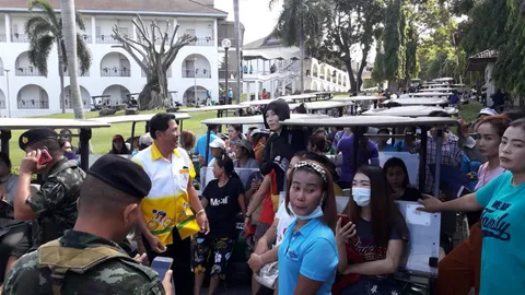 แคดดี้สนามกอล์ฟ ปิดถนนประท้วงกว่า 400 คน ให้ปลด หรือ ย้ายผู้จัดการ  