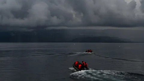 สลด เรือโดยสารอินโดฯล่มซ้ำสอง ในทะเลสาบโตบา เร่งค้นหาผู้สูญหาย (คลิป)