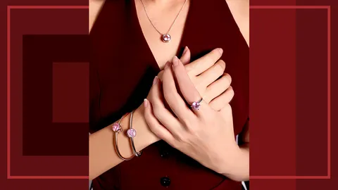 แนะวิธีใส่เครื่องประดับให้สะดุดตาจาก 2 เซเลบ