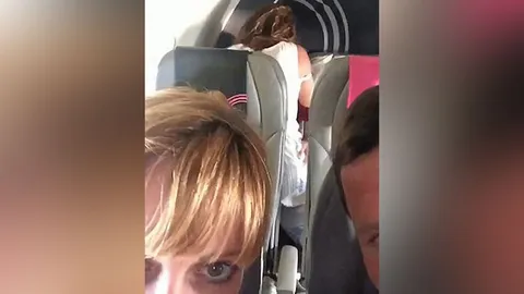 เล่นเสียวบนเที่ยวบินโดยสาร