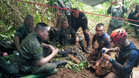 ทีมผบ.ตร. สำรวจโพรง ดอยผาหมีปีกขวาถ้ำหลวง ได้ลึกสุดที่ระยะ 60 เมตรแล้ว 