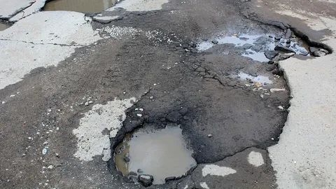 ถนนอุกกาบาต ชาวบ้านบ่น ผ่านไปกี่ปีก็ยังเหมือนเดิม ไม่มีการพัฒนา