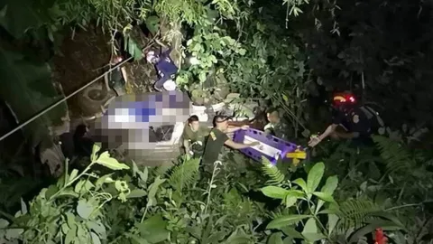 รถออฟโรดบรรทุกจิตอาสา ตกเขาบนดอยผาหมี บาดเจ็บ 4 คน