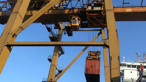 จับตาสงครามการค้า-บาท-น้ำมัน พาณิชย์จ่อปรับเป้าส่งออกปี 61