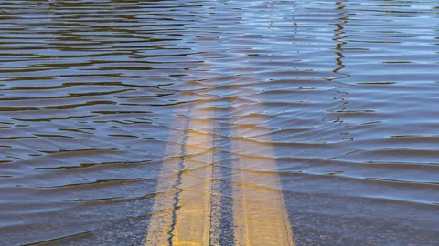 ชาวบ้านเดือดร้อนหนัก! ฝนจะตกหนักหรือไม่หนักน้ำก็ท่วม ซอยลาซาล 32