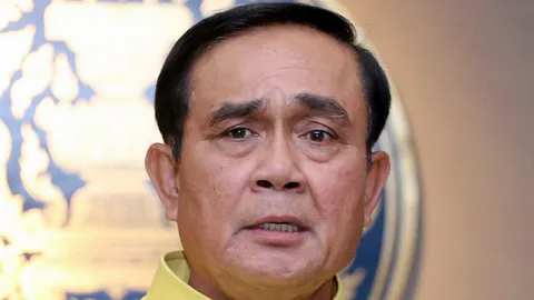 นายกฯ รับสอบพักราชการ ผกก.หนุ่ย หลังโผล่ดูบอลโลก ร่วมเฟรม 'แม้ว-ปู'