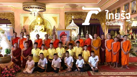 ญาติพา 13 หมูป่าทำบุญสืบชะตาอุทิศส่วนกุศลให้จ่าแซมที่วัดพระธาตุดอยเวา