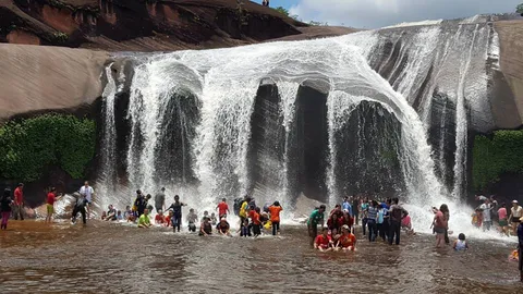ผู้ว่าฯบึงกาฬ สั่งปิดน้ำตกถ้ำพระ หวั่นน้ำป่าไหลหลากจากฝนตกต่อเนื่อง