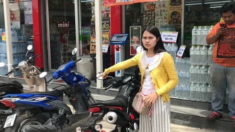 สาวโรงงานน้ำตาตก มือถือโดนขโมย แต่ตร.ไม่รับแจ้งความอ้างสะเพร่าเอง