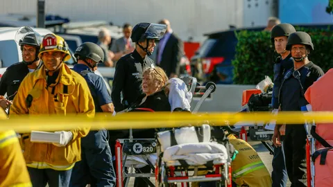 ระทึก! มือปืนยึดห้างฯ แอลเอ ยิงตัวประกันดับ 1 