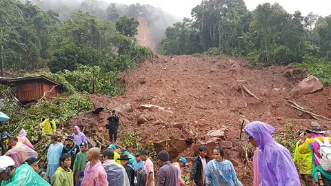 บ้านดินถล่ม ขอย้ายหนี