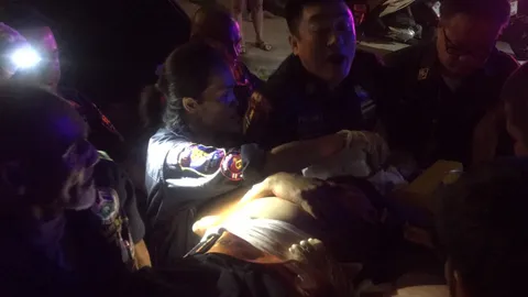 หนุ่มเมาแอ๋ เห็นคนเดินป้วนเปี้ยนนึกว่าโจร เข้าไปต่อยก่อนโดนแทงสวนยับ