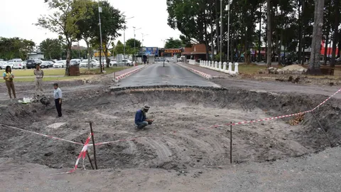 กรมศิลป์ ยันขุดหลุมสร้างเสาธง หน้าศาลากลางเมืองคอน ไม่กระทบโบราณสถาน