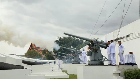 กองทัพเรือ ยิงสลุตหลวง เฉลิมพระเกียรติ พระราชินี ในรัชกาลที่ 9