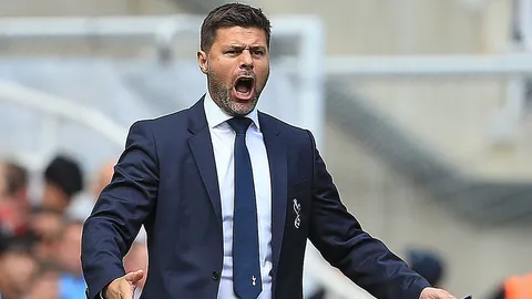 แฟนไก่นั่งไม่ติด! เสียวชุดขาวจ่อฉกแข้งดังแทนที่ ‘โมดริช’