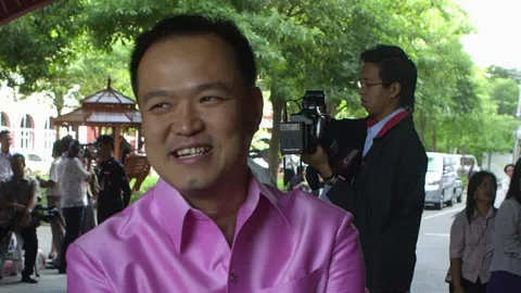 อนุทิน เชิญทีมยุทธศาสตร์-นักวิชาการ ระดมสมอง แนะ พักชำระหนี้ 5 ปี 
